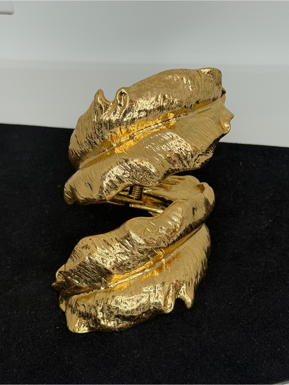 Vintage Gold Tone Sculptural Leaf Hinged Cuff Bracelet